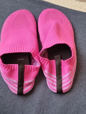Anluke Pink Water Shoes NWOT 40/41
